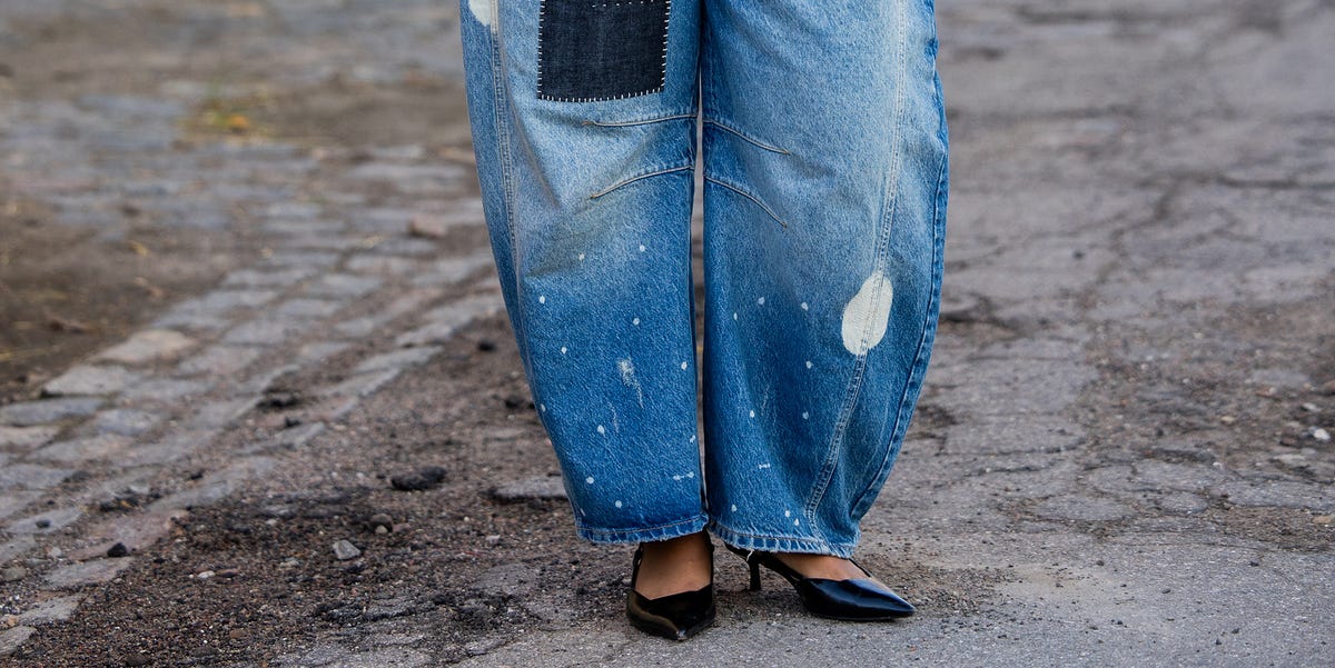 7 Shoes to Wear With Barrel Leg Jeans for the Ultimate Laid-Back Denim Look